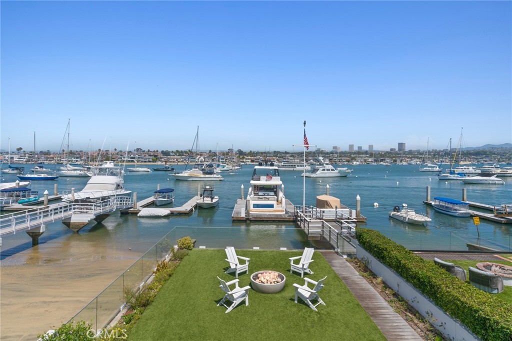 928 E Balboa Boulevard