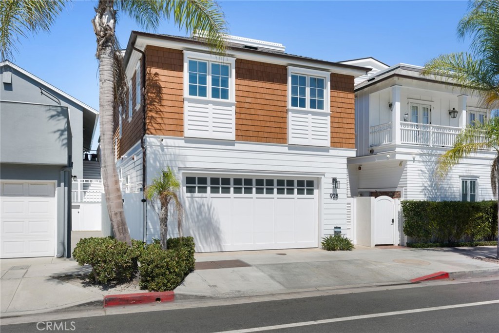 928 E Balboa Boulevard