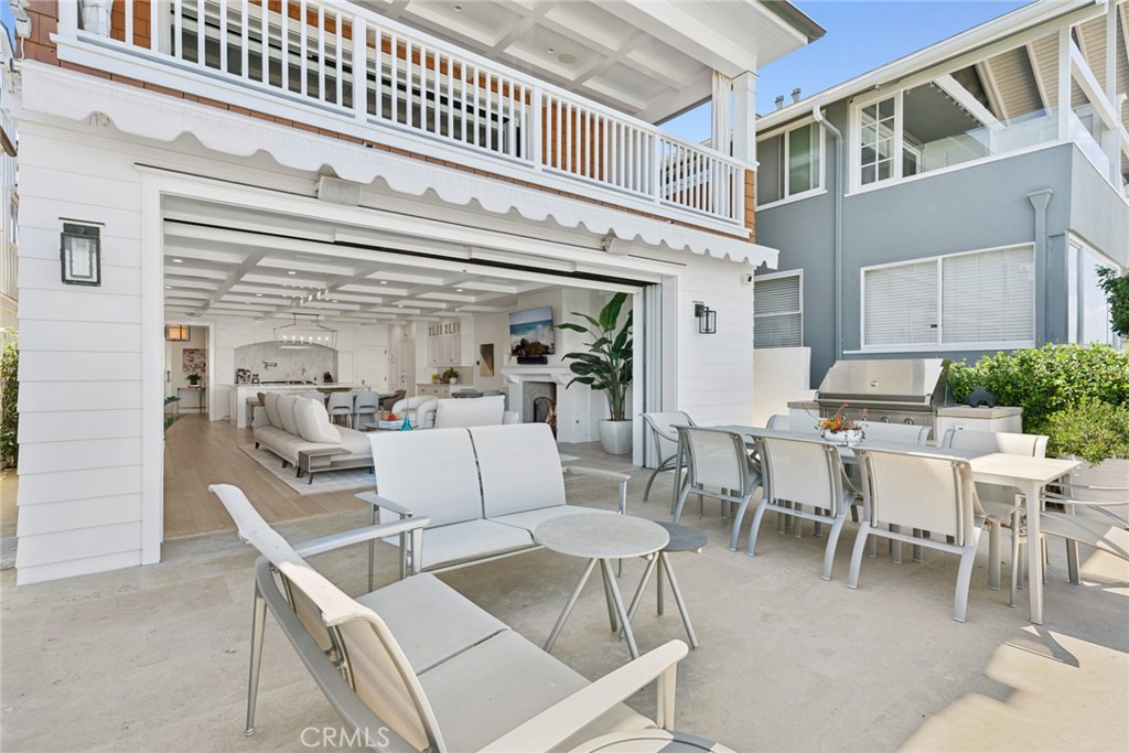 928 E Balboa Boulevard