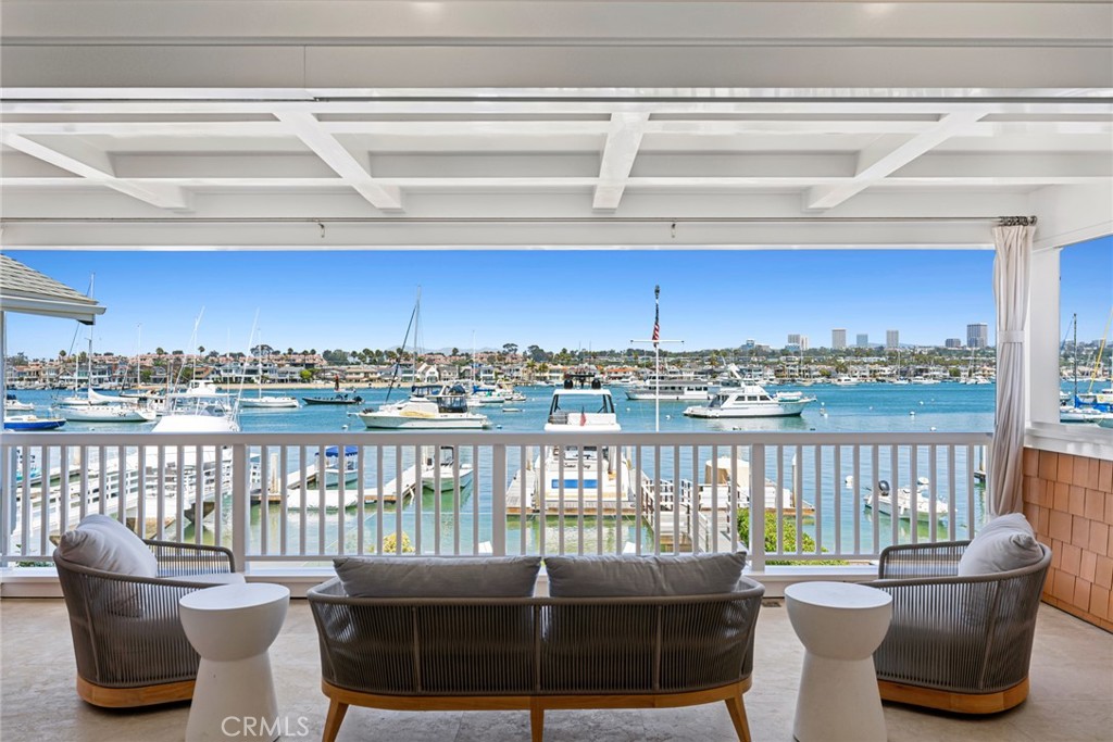 928 E Balboa Boulevard
