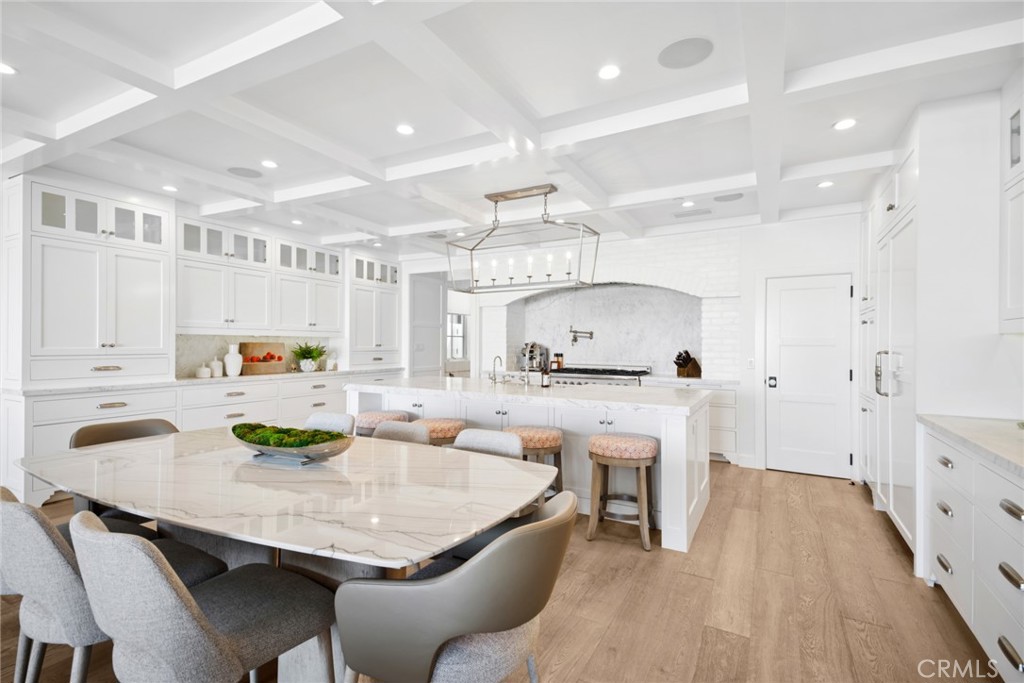 928 E Balboa Boulevard