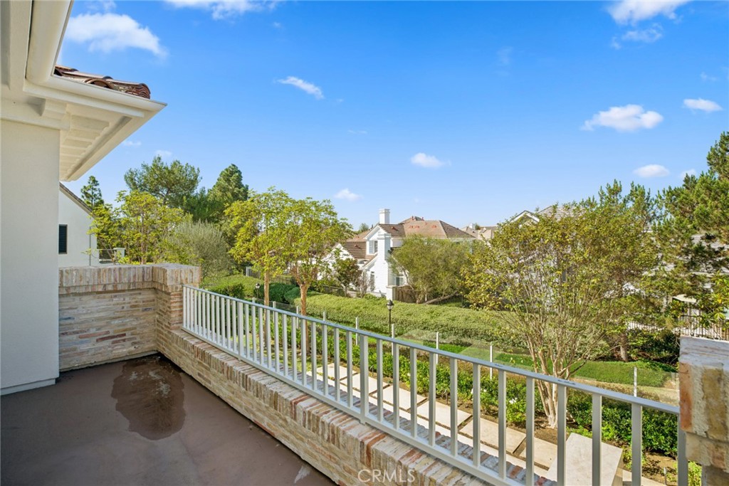 17 Colonial Drive
