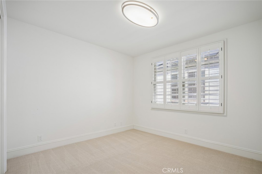 17 Colonial Drive