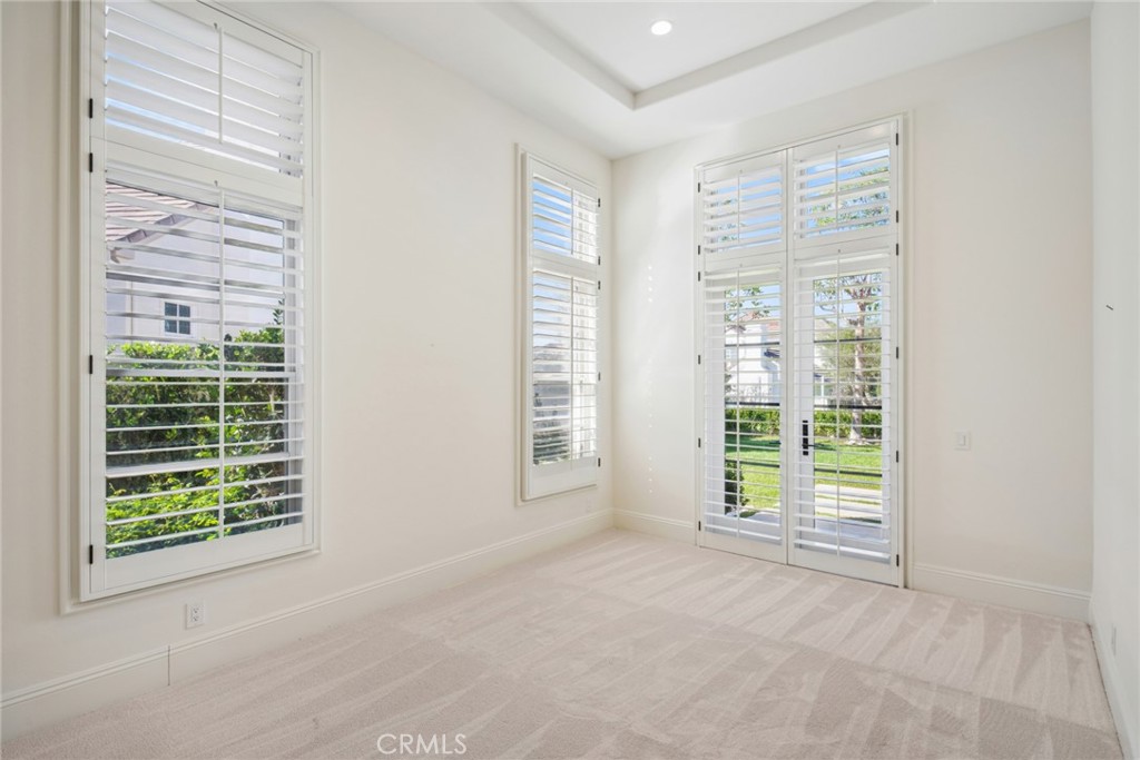 17 Colonial Drive