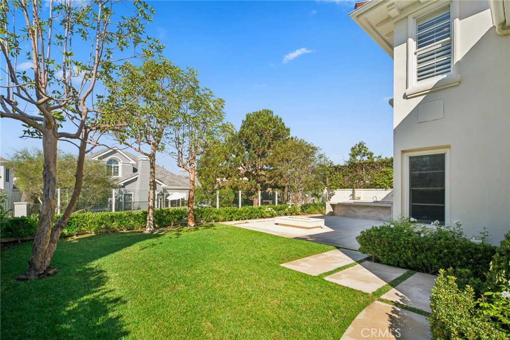 17 Colonial Drive
