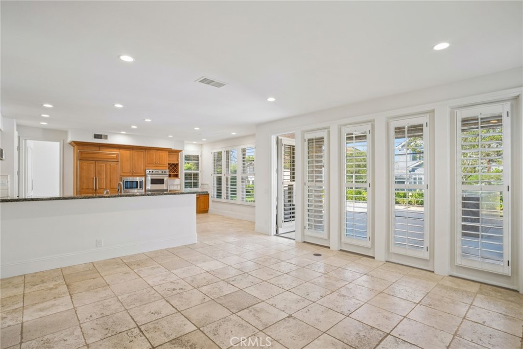 17 Colonial Drive