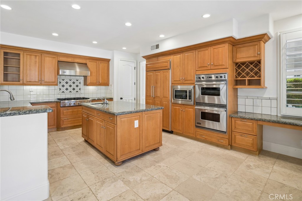 17 Colonial Drive