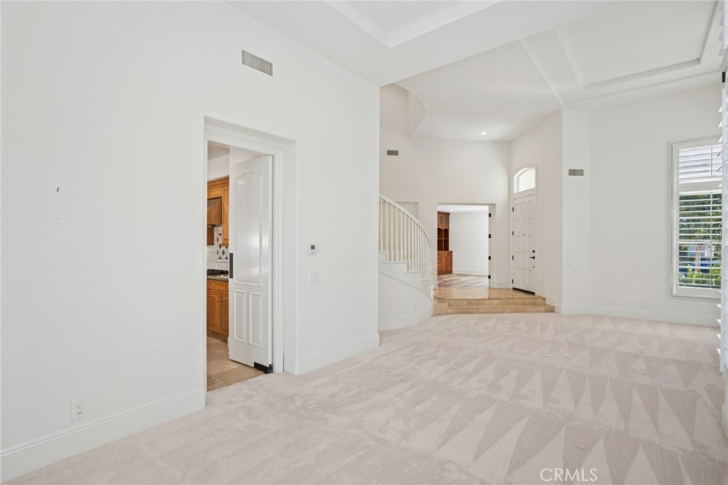 17 Colonial Drive