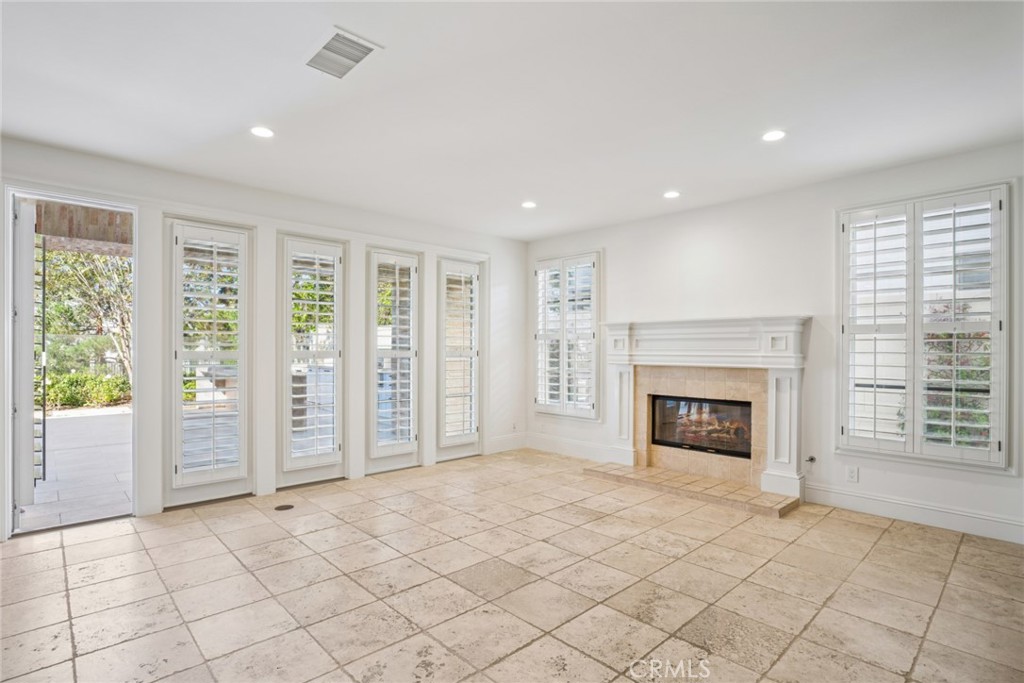 17 Colonial Drive