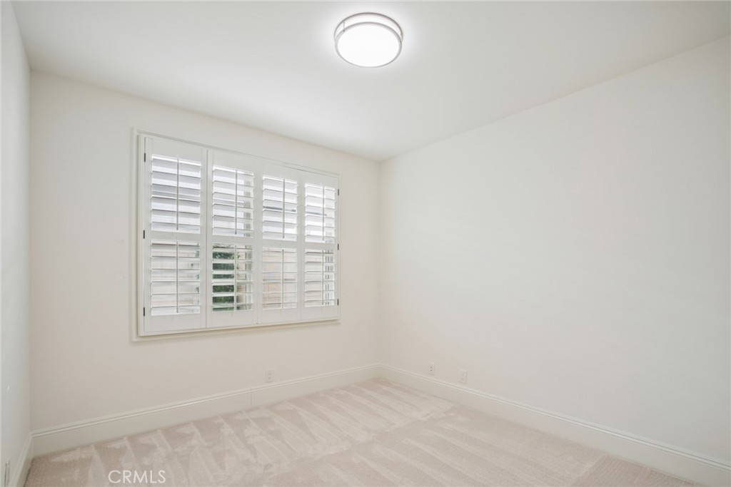 17 Colonial Drive