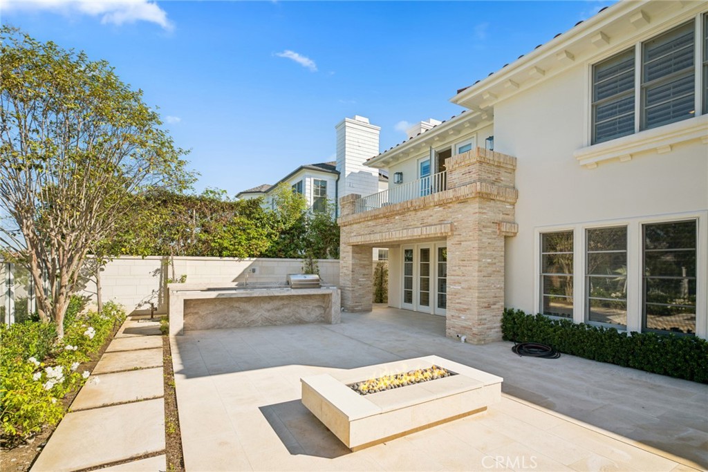 17 Colonial Drive
