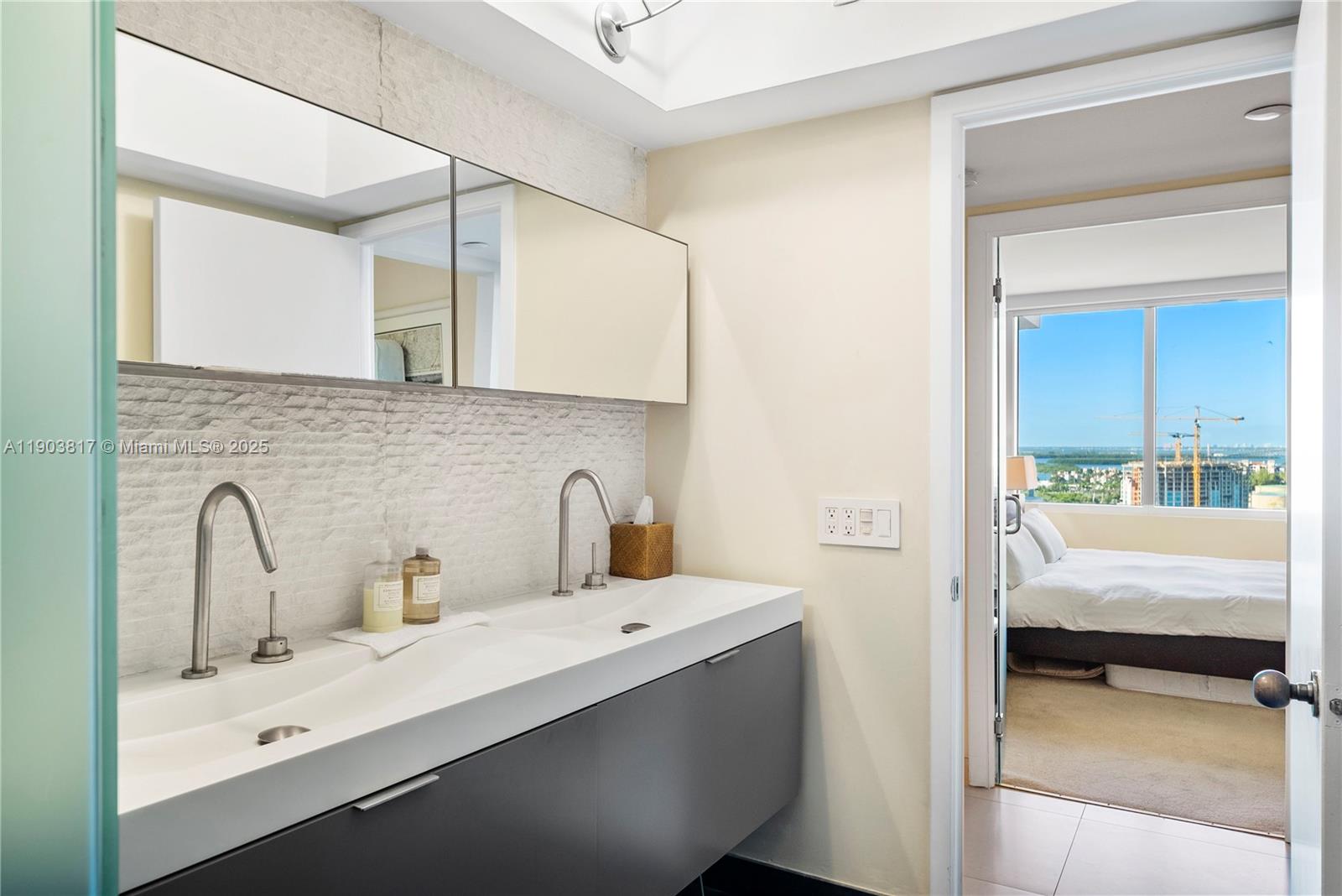 400 S Pointe Dr # 2003