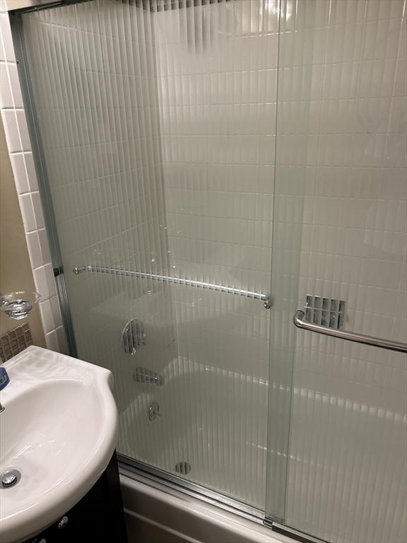 27 Bowdoin Unit: 4 CD