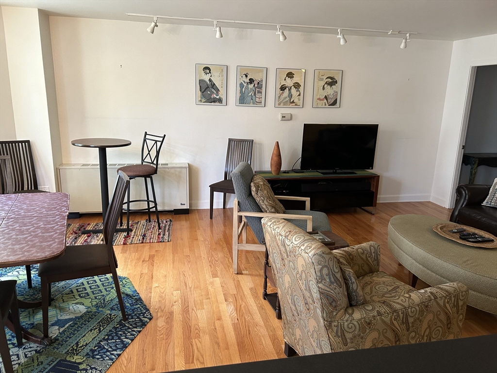 27 Bowdoin Unit: 4 CD