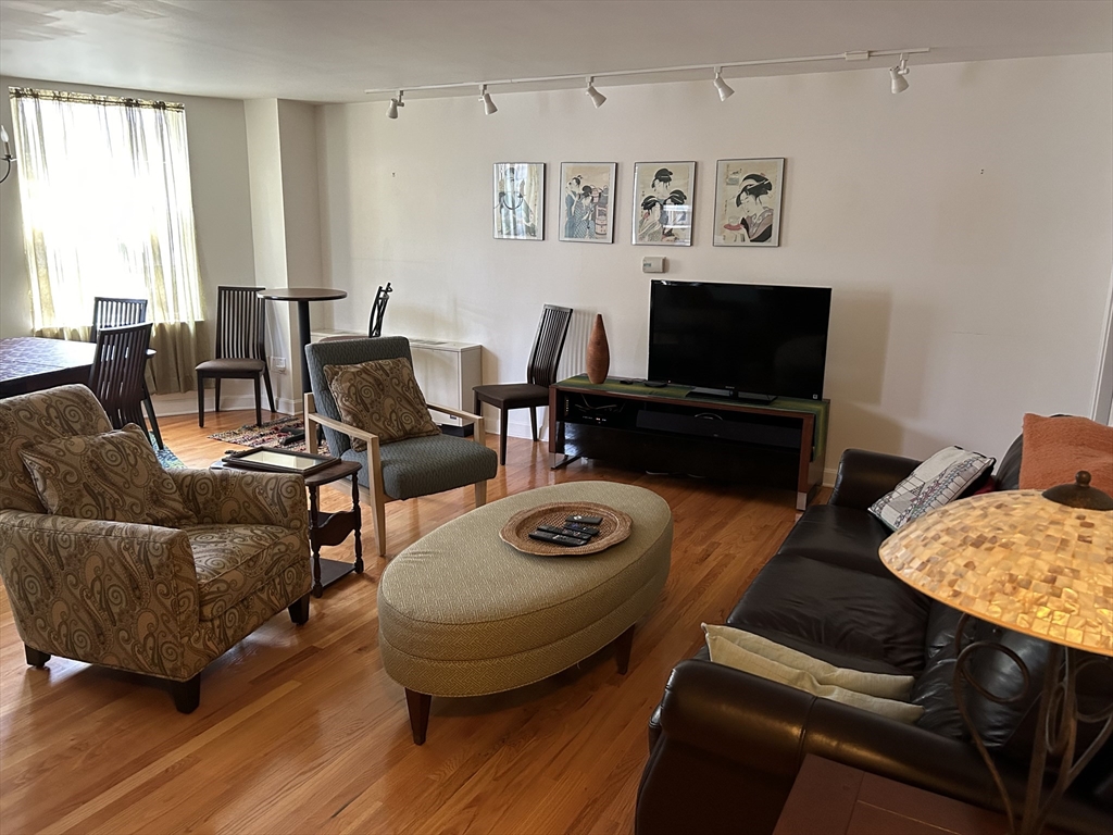 27 Bowdoin Unit: 4 CD