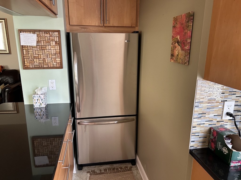 27 Bowdoin Unit: 4 CD