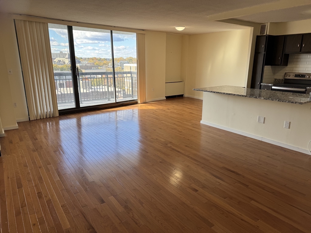 60 Longwood Ave # 802