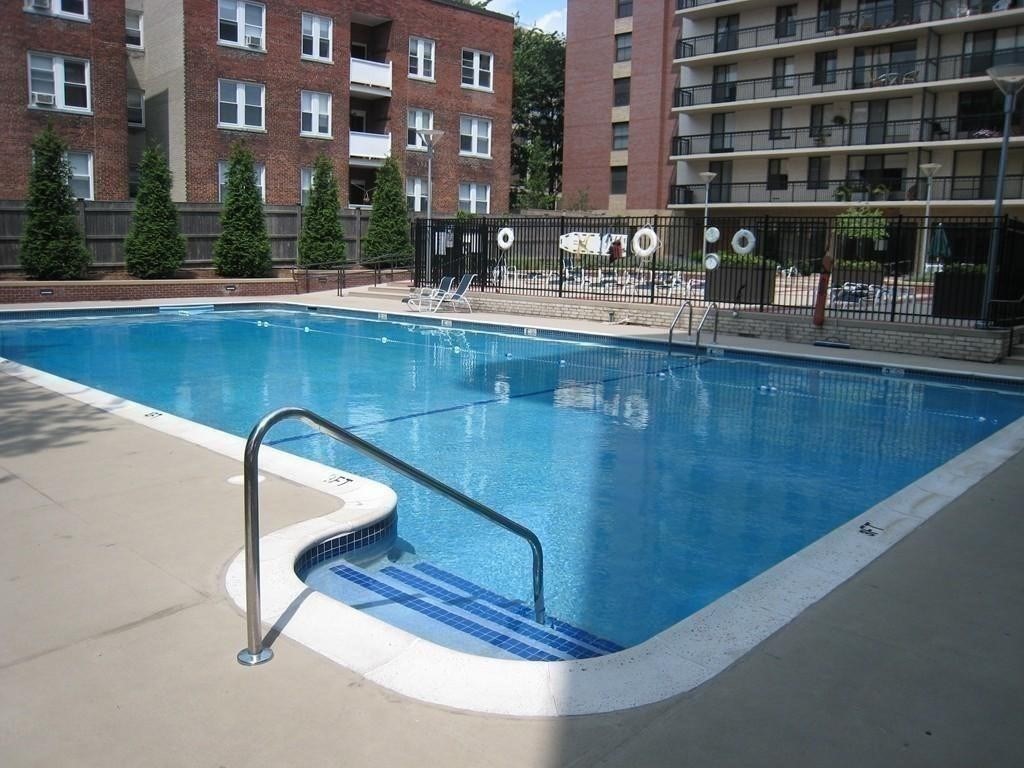 60 Longwood Ave # 802