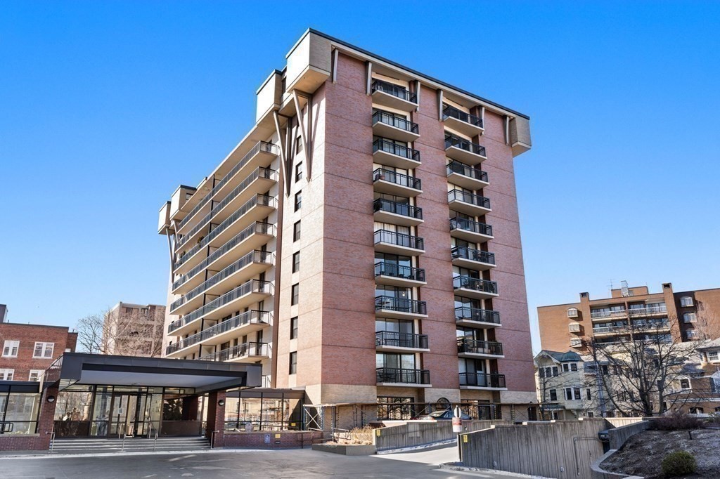 60 Longwood Ave # 802