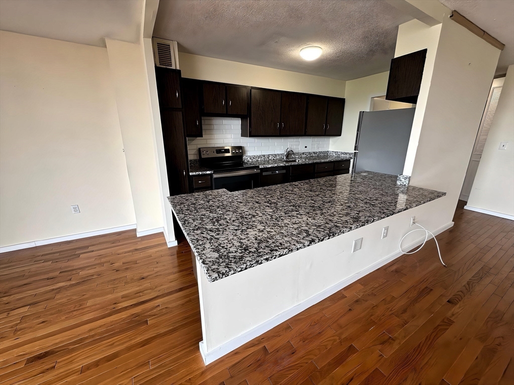 60 Longwood Ave # 802