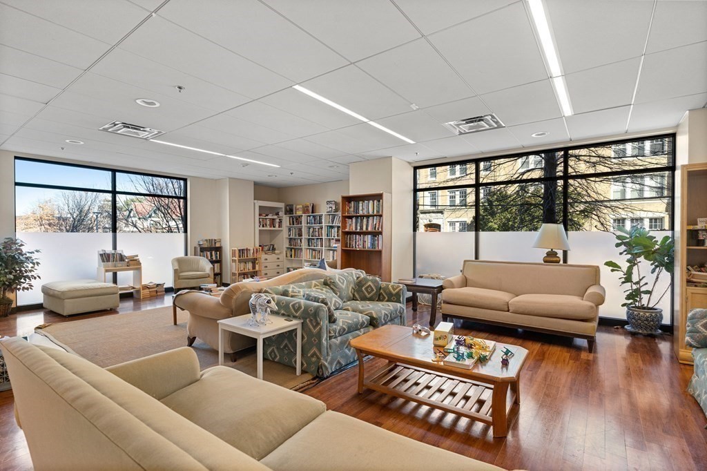 60 Longwood Ave # 802