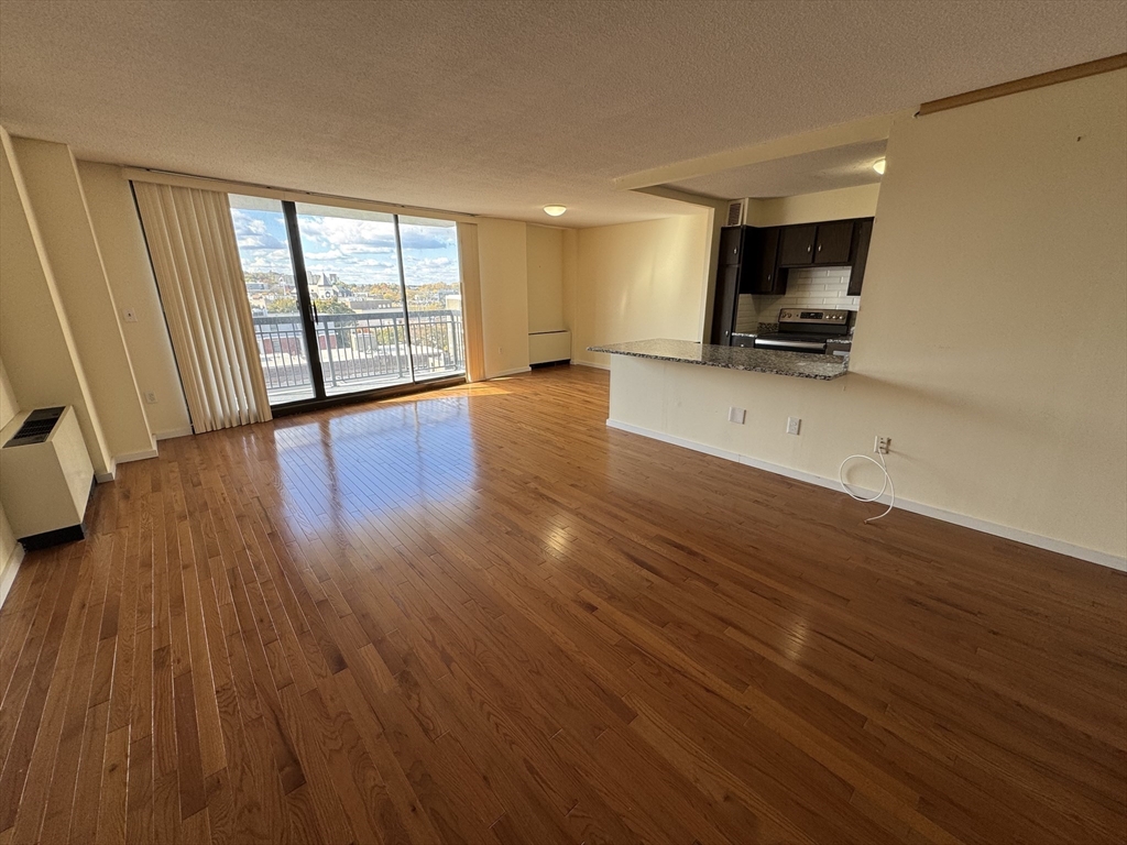60 Longwood Ave # 802