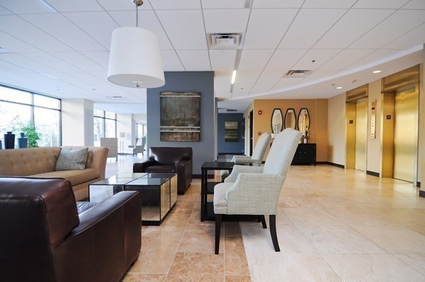 60 Longwood Ave # 802
