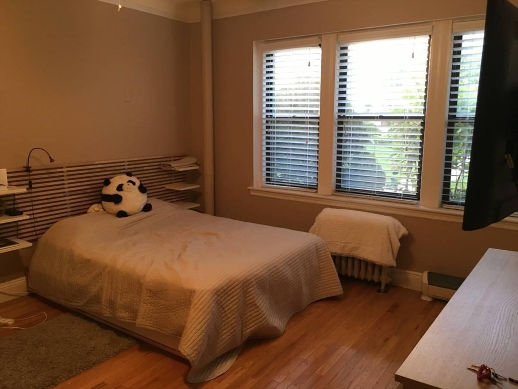 141 Englewood Ave # 2