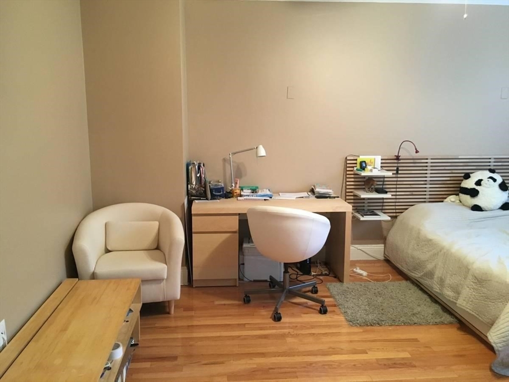 141 Englewood Ave # 2