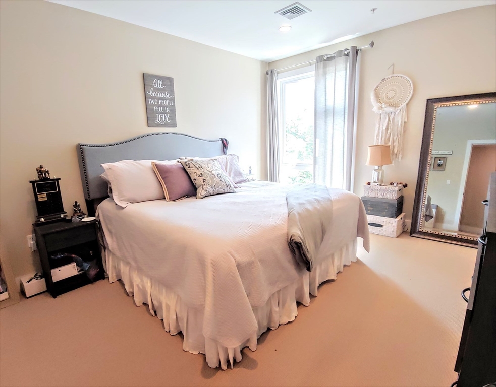 533 Cambridge St # 302