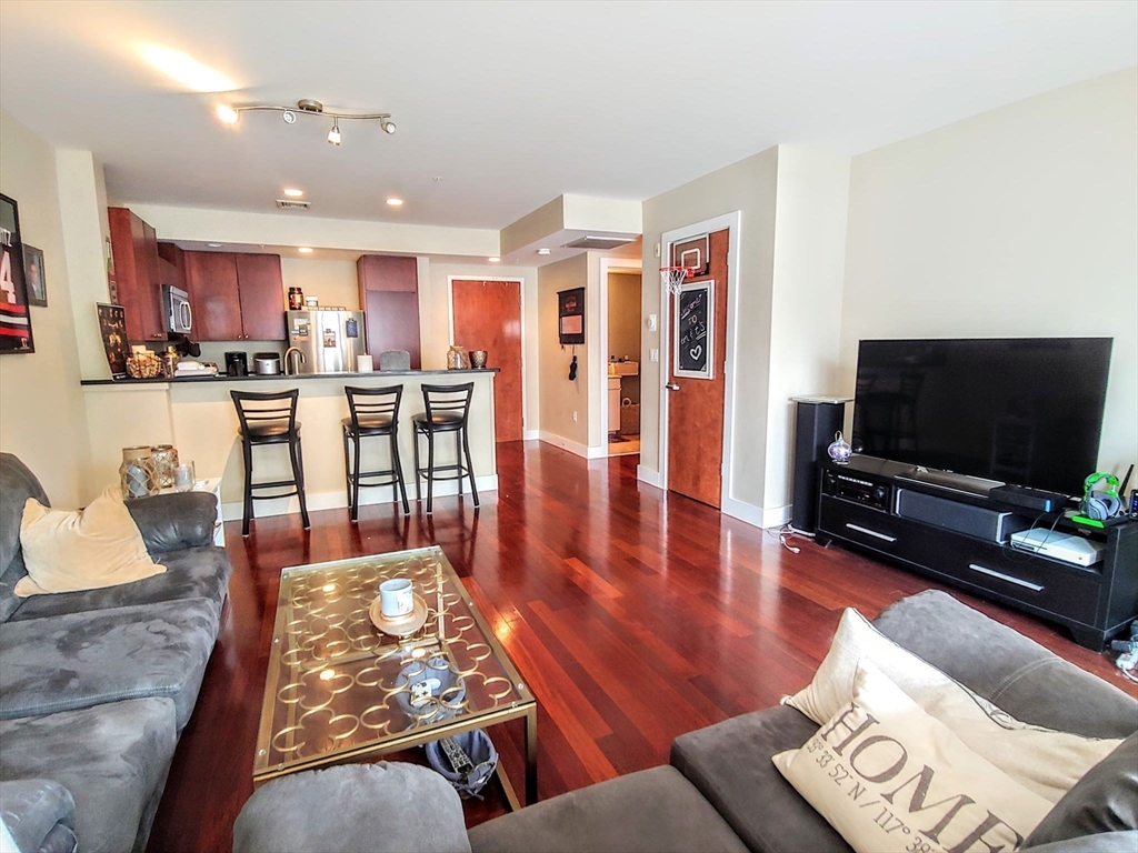 533 Cambridge St # 302