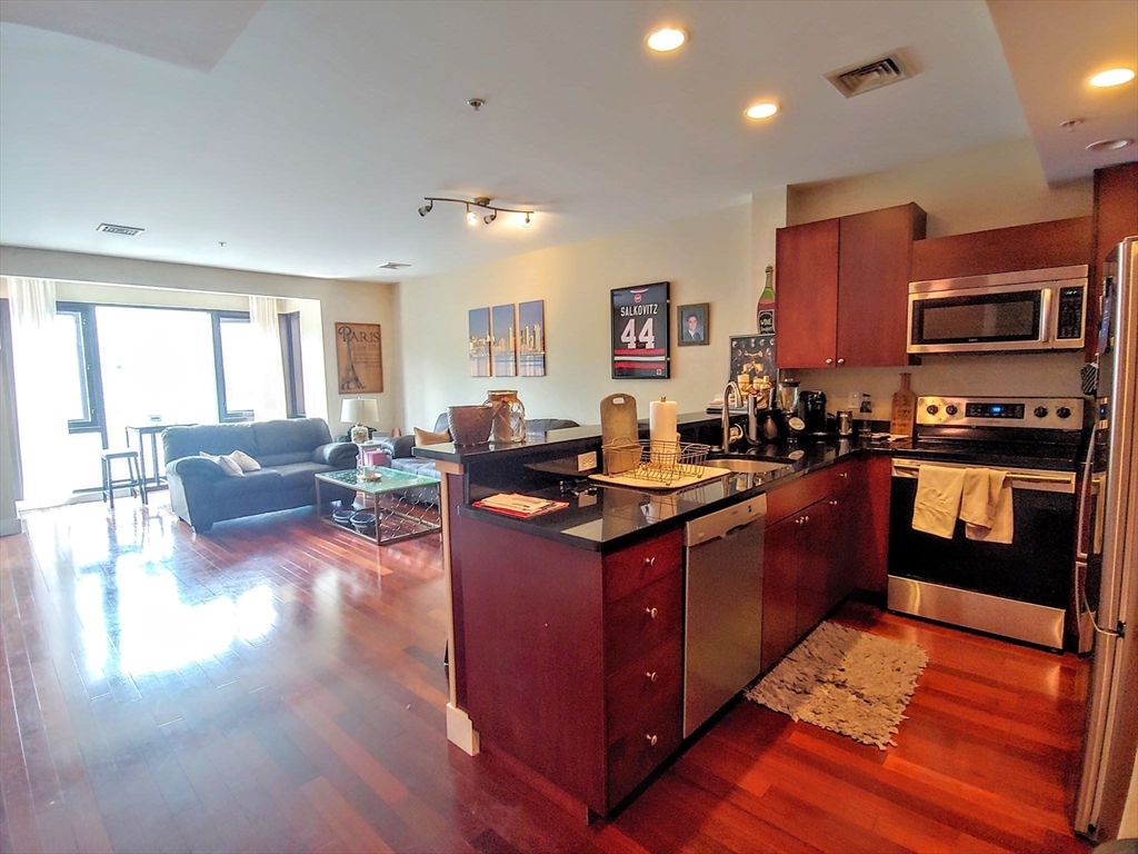 533 Cambridge St # 302