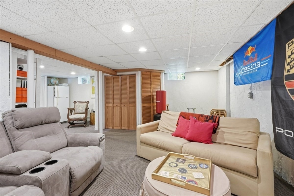4 Kimba Ln