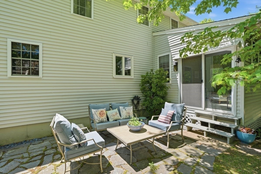 4 Kimba Ln
