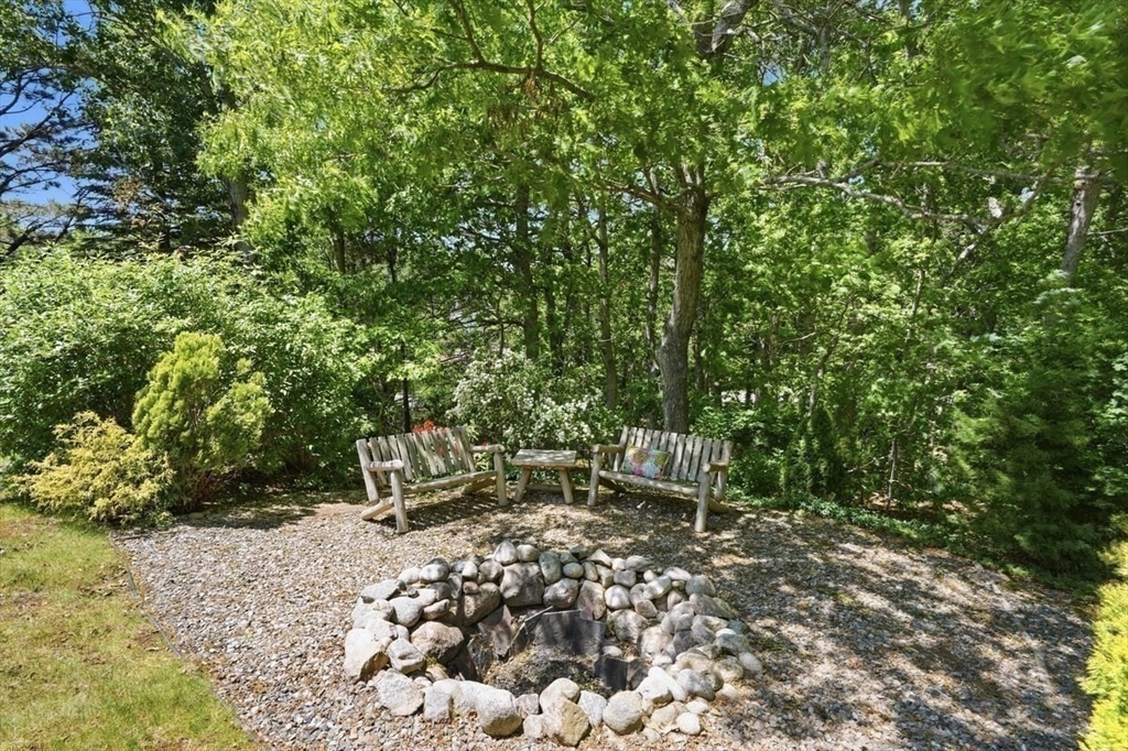 4 Kimba Ln