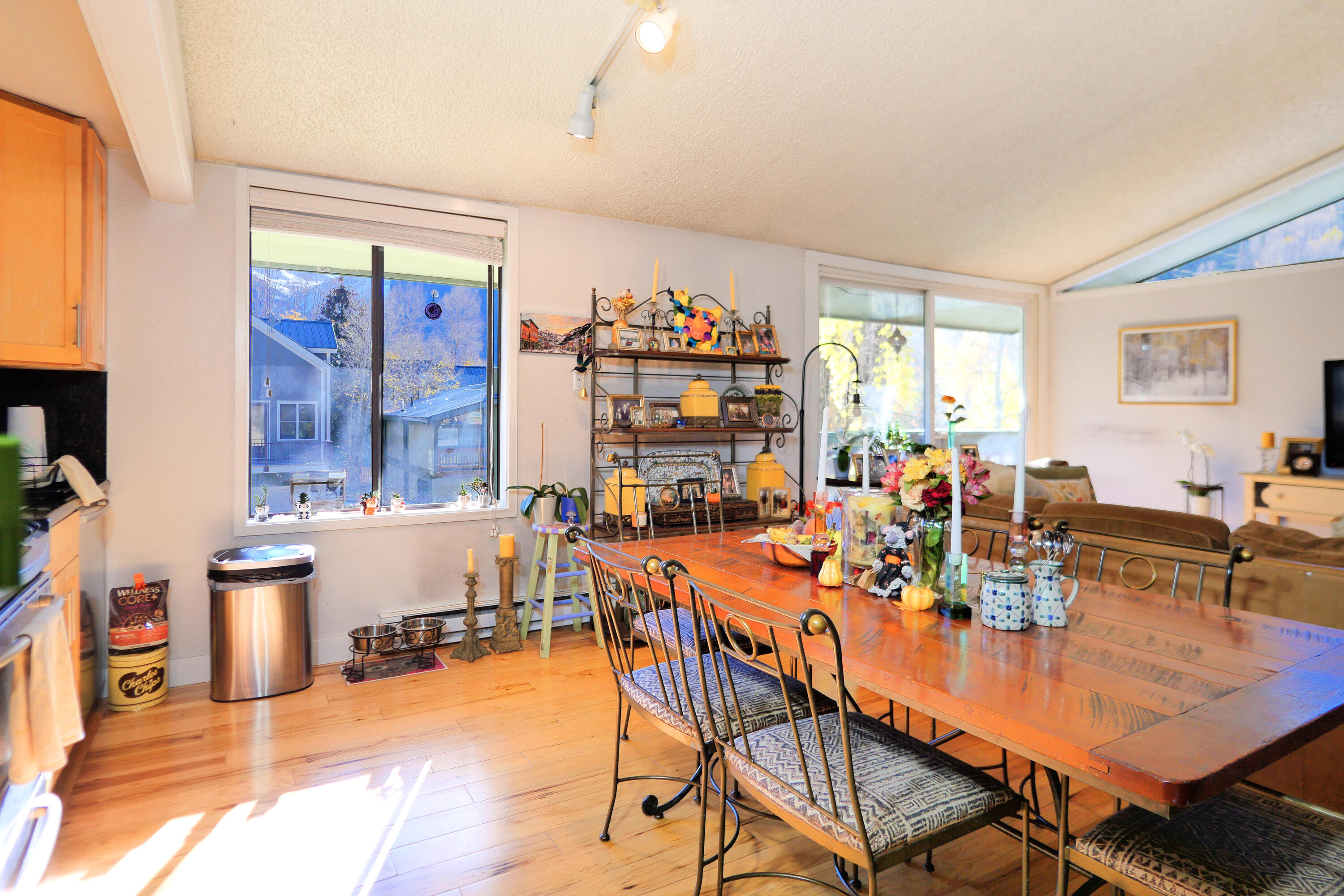 619 W Columbia Avenue, A130 130/131