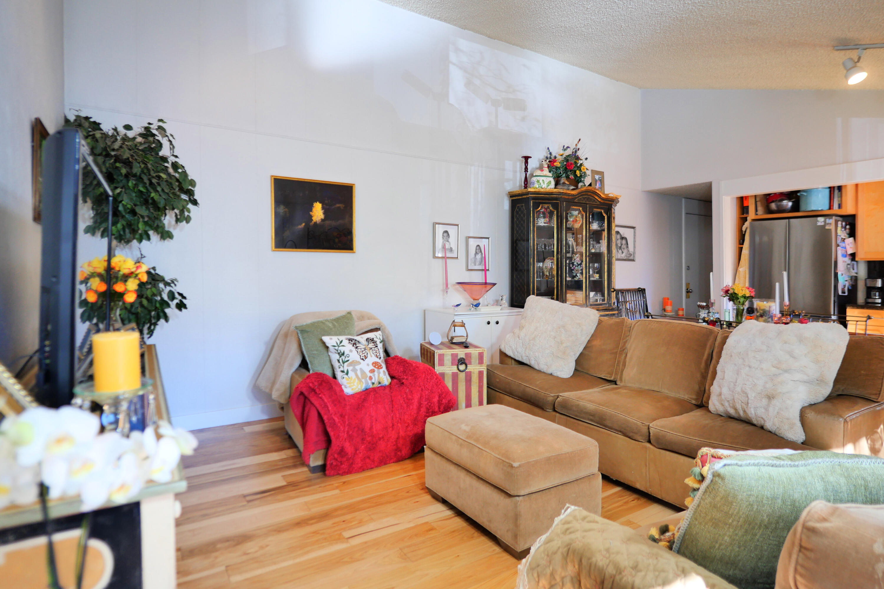 619 W Columbia Avenue, A130 130/131