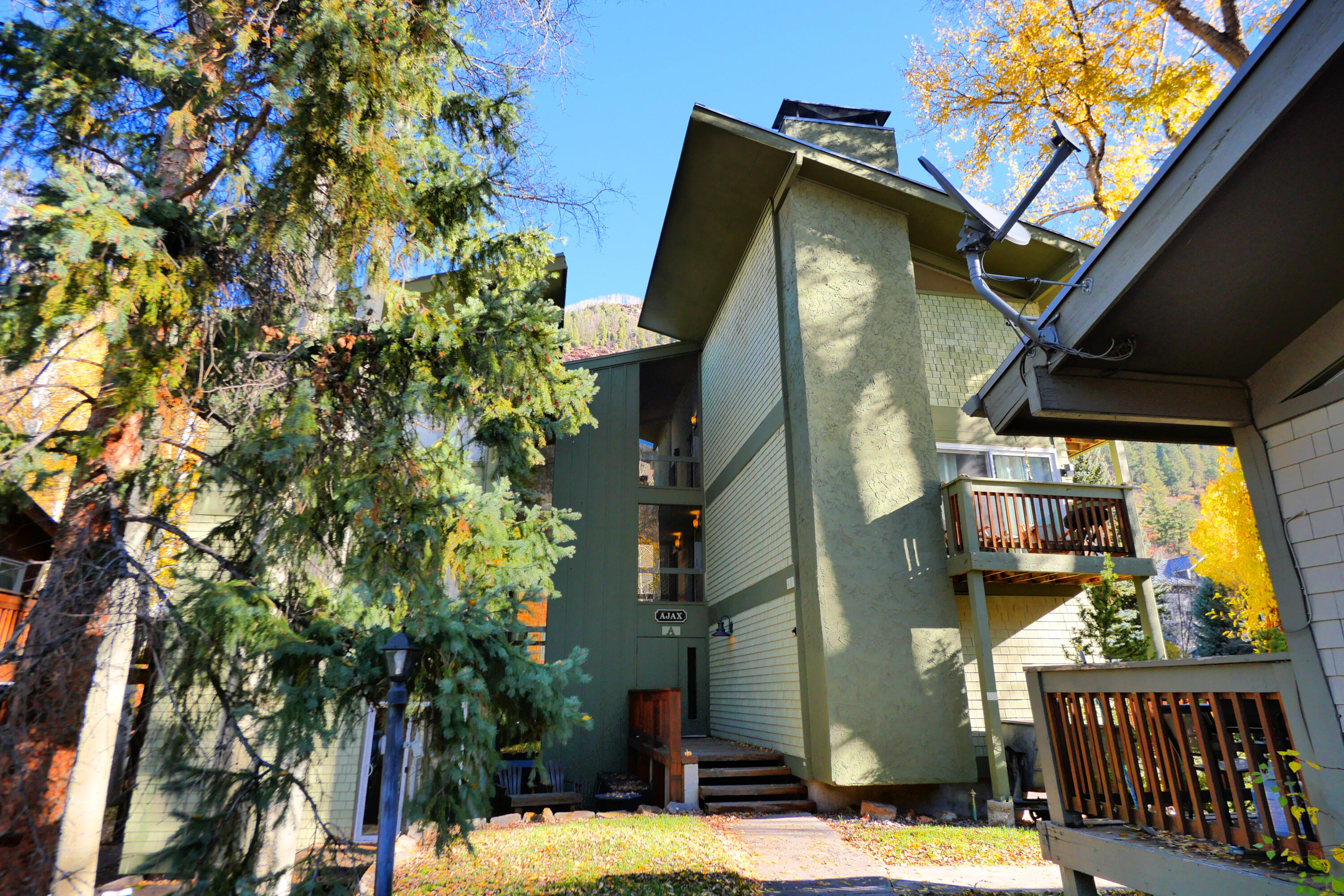 619 W Columbia Avenue, A130 130/131