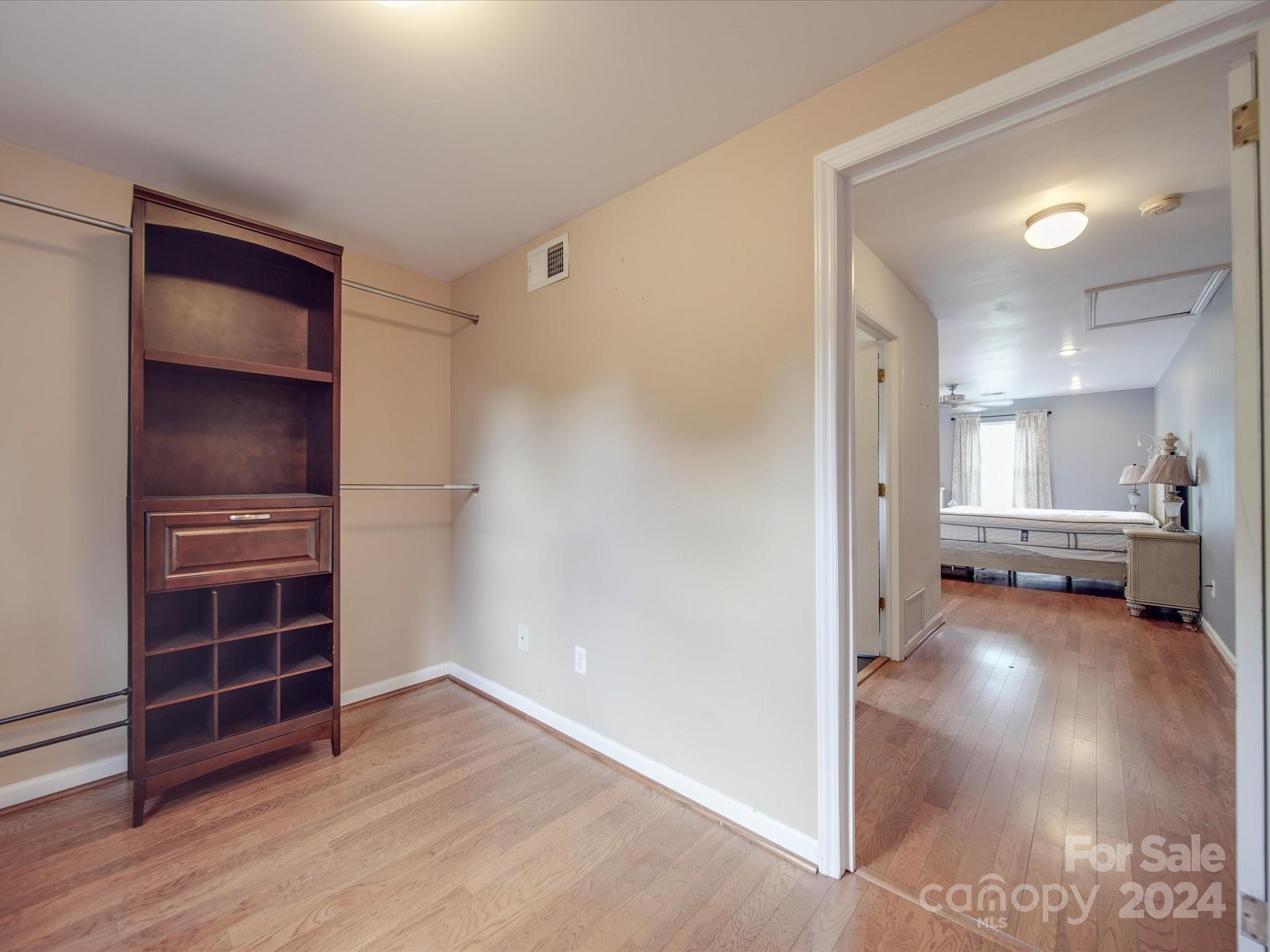 590 Main Street SW