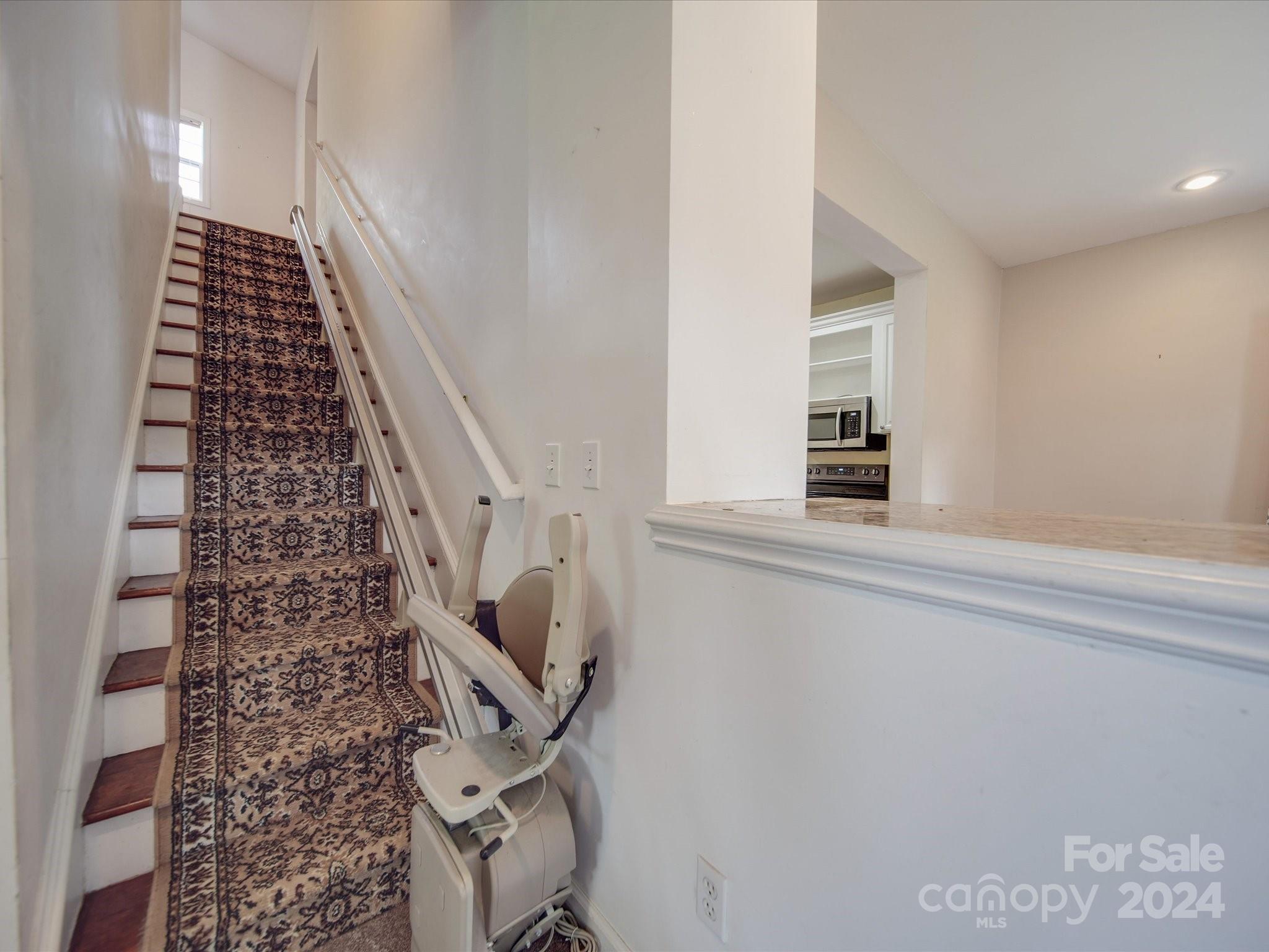 590 Main Street SW