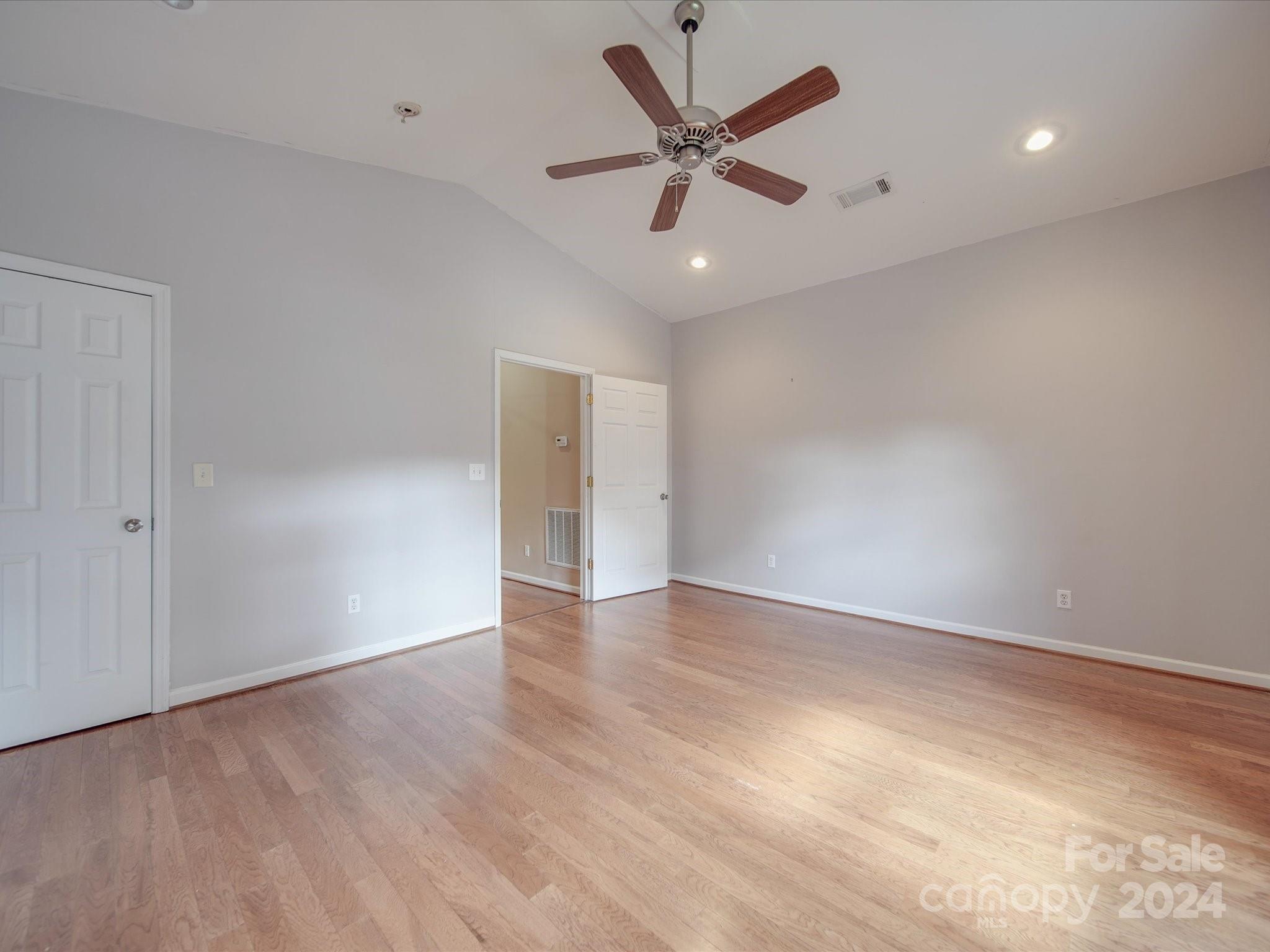 590 Main Street SW