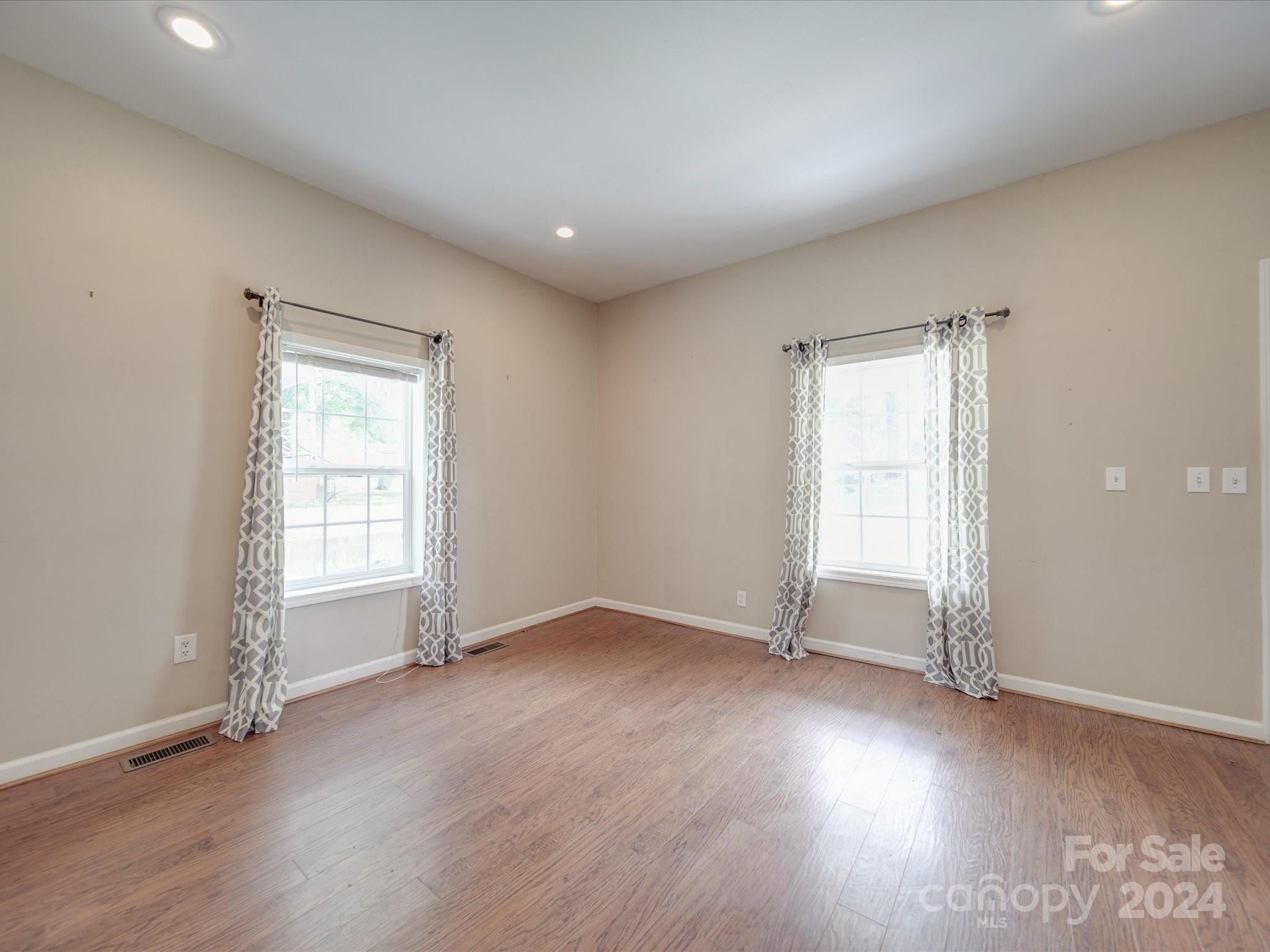590 Main Street SW