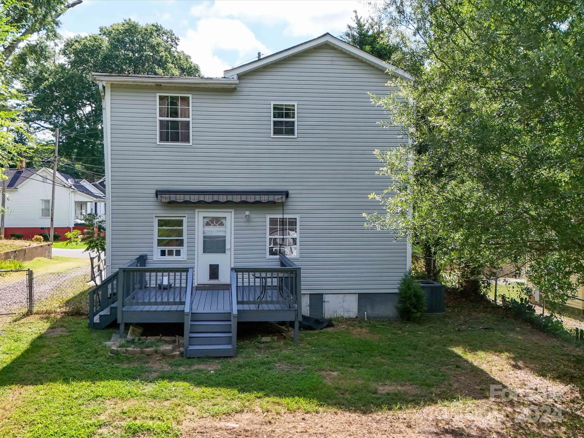 590 Main Street SW