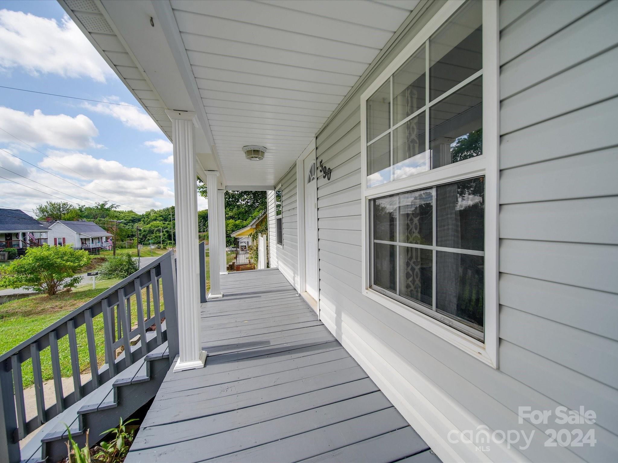 590 Main Street SW