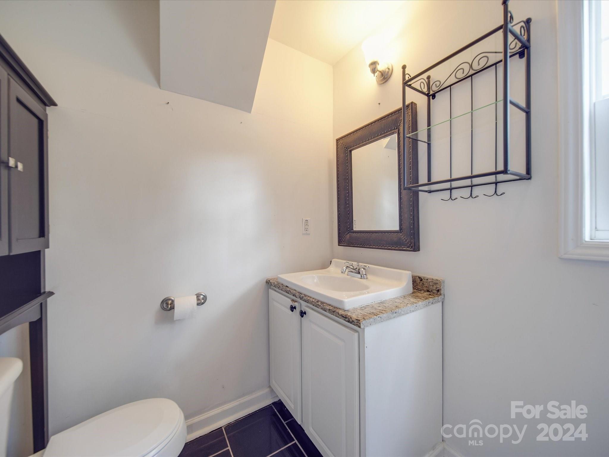 590 Main Street SW
