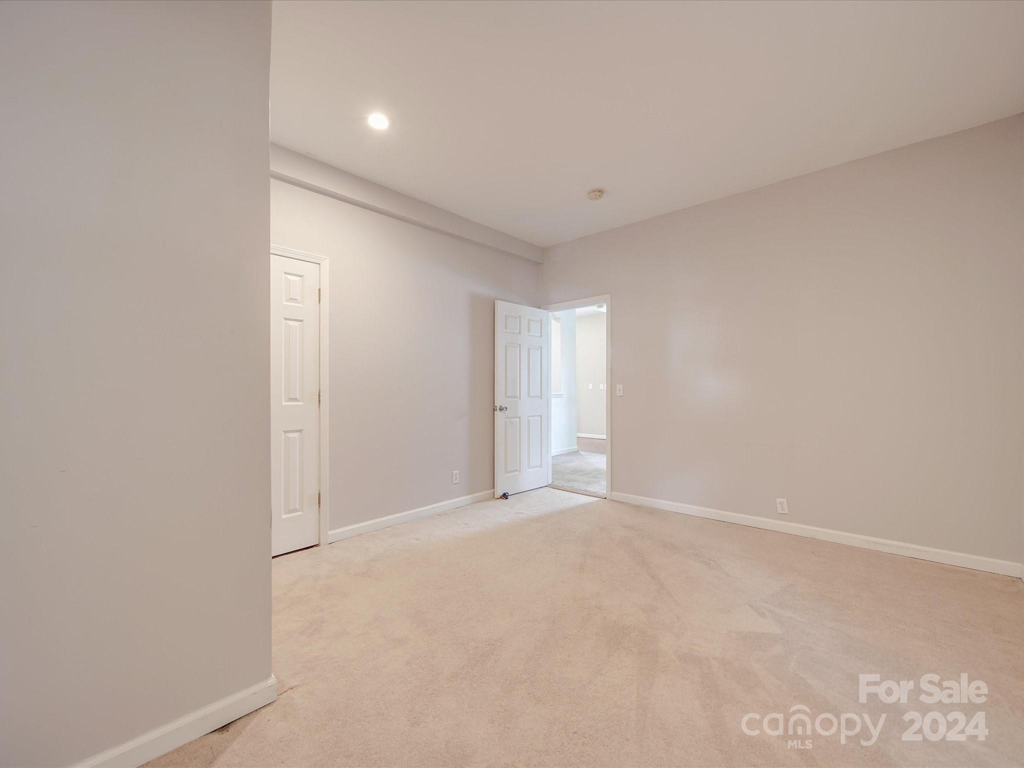 590 Main Street SW