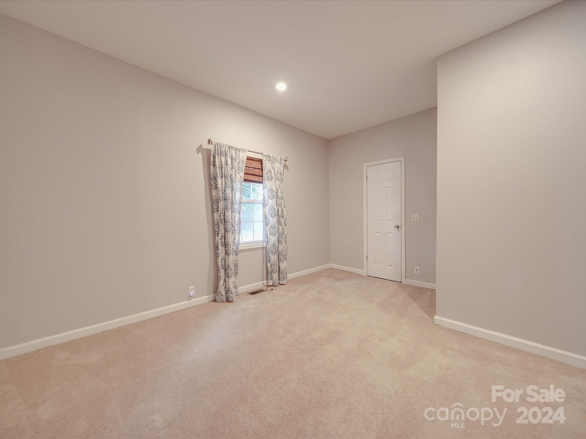 590 Main Street SW
