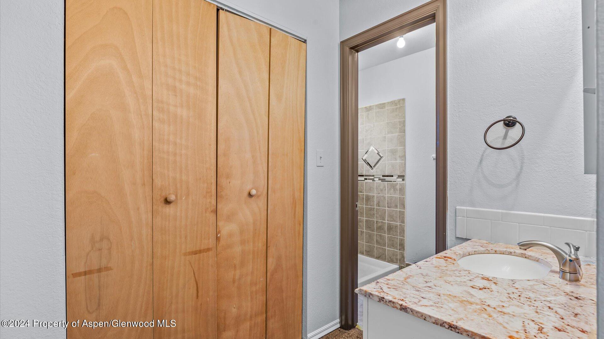 105 E Ottley Avenue Avenue