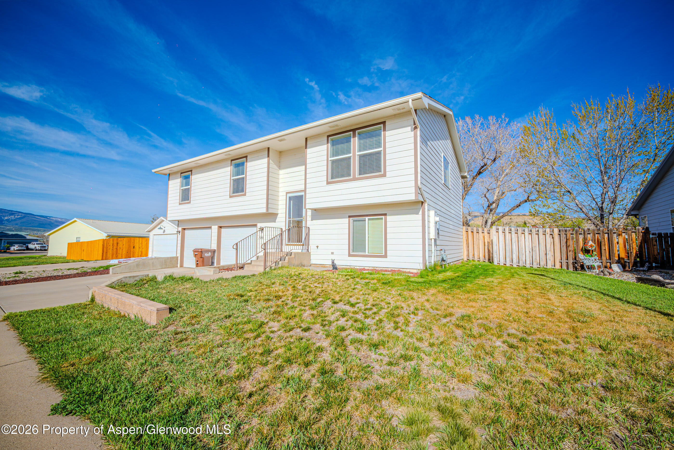 2319 Meadow Circle