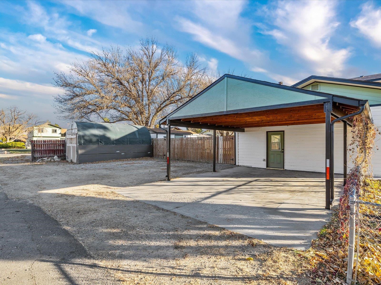 624 Hudsons Bay Drive